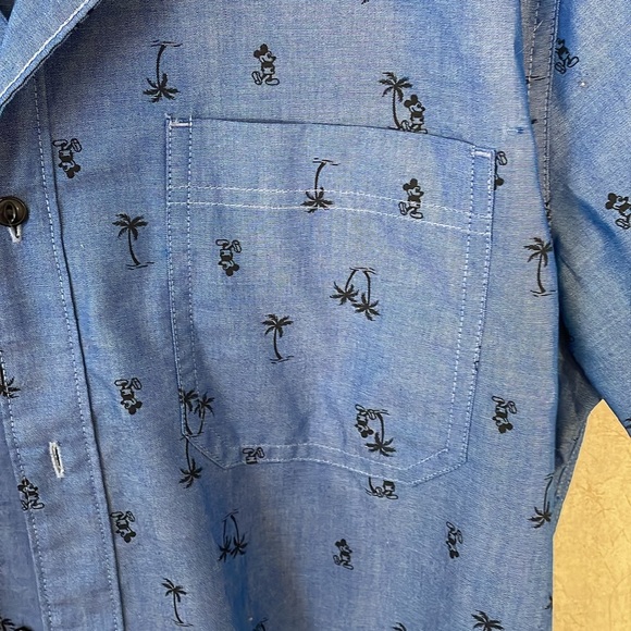 ** Men’s size large Disney short sleeve button up dress shirt Mickey Mouse ** - Picture 4 of 7